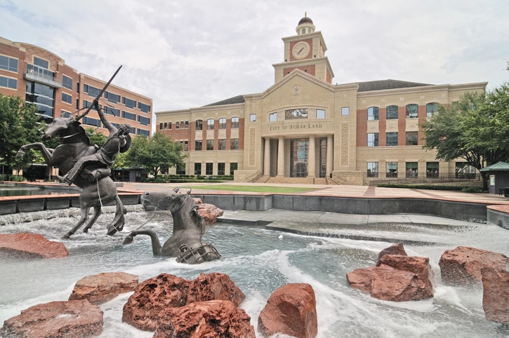 The City Hall building in Sugarland, Texas